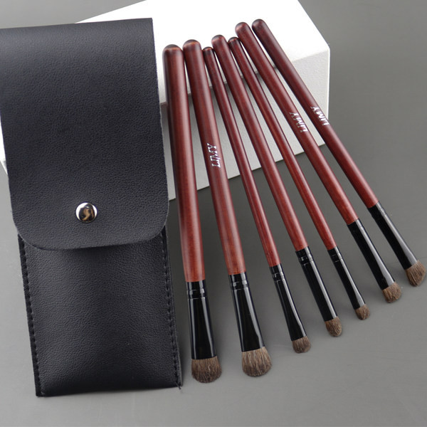 Σετ με 7 πινέλα μακιγιάζ σε δερμάτινη θήκη