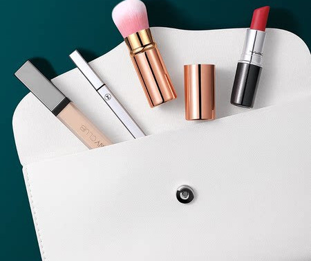 Kokkutõmmatav põsepuna pintsel ja puuder mitut värvi