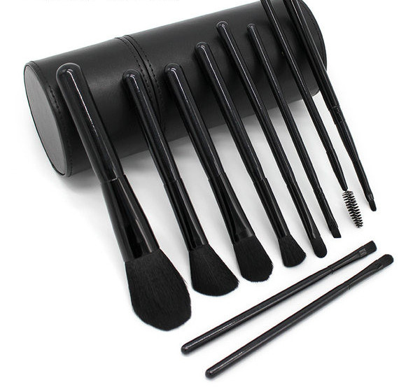 Set šminke - kistovi s umjetnom dlakom