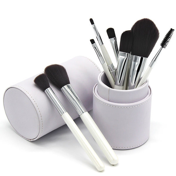 Set šminke - kistovi s umjetnom dlakom