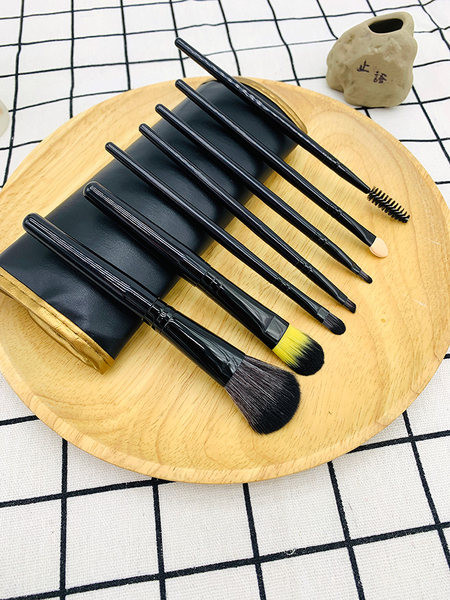 Set pensule de machiaj din par artificial - diferite modele