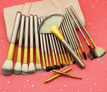 Set pensule de machiaj 7,12,18,24 bucati cu husa din piele