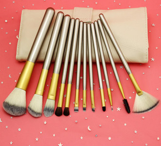 Set pensule de machiaj cu kit