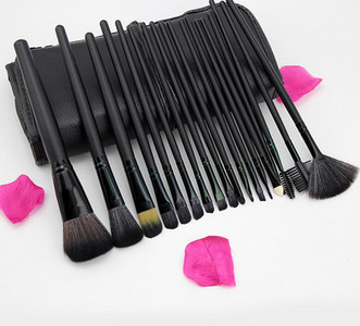 Set pensule de machiaj cu kit