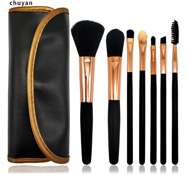 Set četkica za šminkanje s kompletom