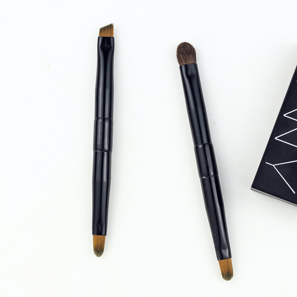 Perie cu două capete de machiaj