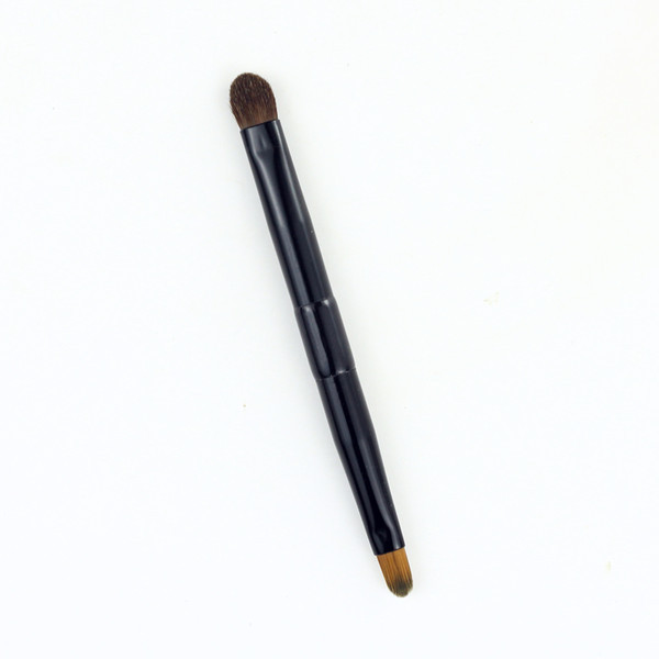 Perie cu două capete de machiaj