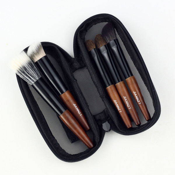 Set pensule de machiaj cu kit