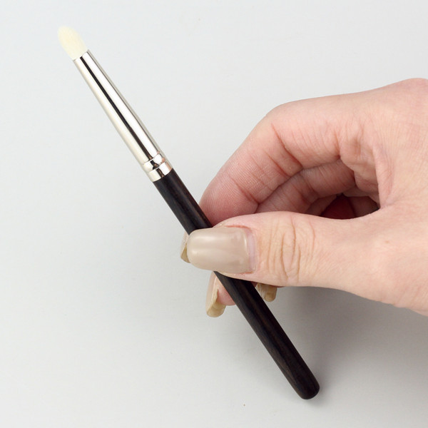 Pensula pentru aplicarea usoara a umbrelor