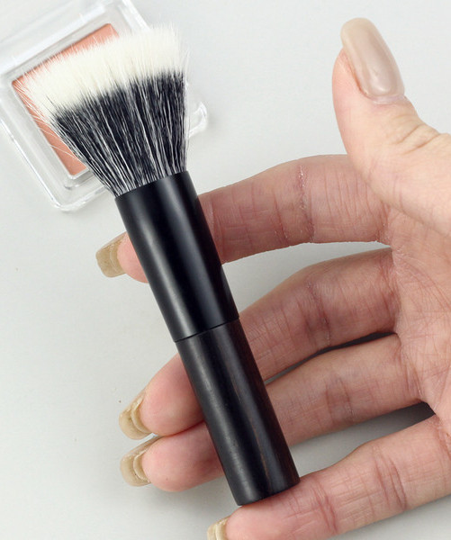 Četkica za jednostavno nanošenje pudera ili rumenila
