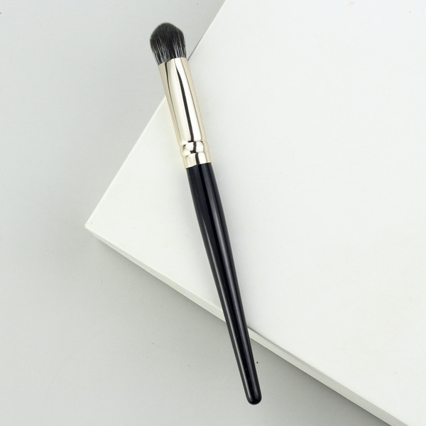 Ota vienkāršai grima uzklāšanai