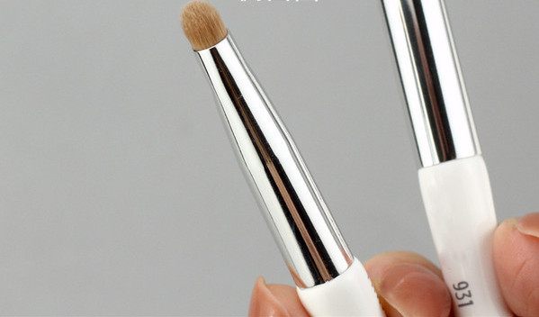 Maza pārnēsājama lūpu krāsas otiņa