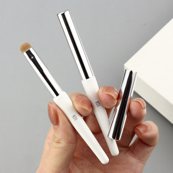 Maza pārnēsājama lūpu krāsas otiņa