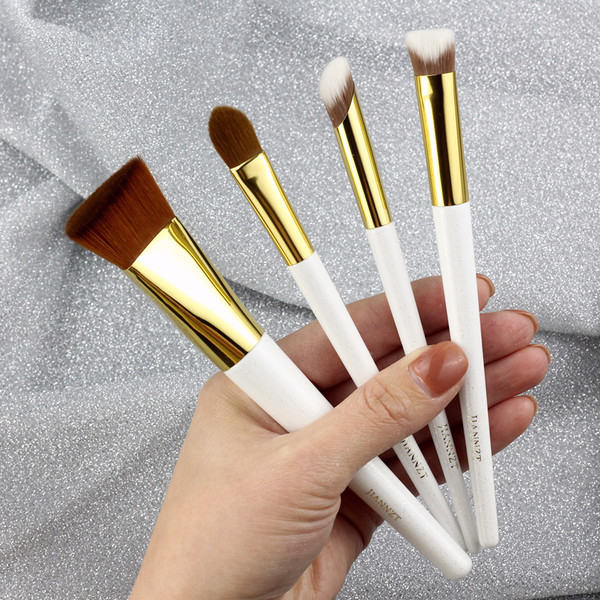 Pensula de machiaj din lemn - mai multe modele