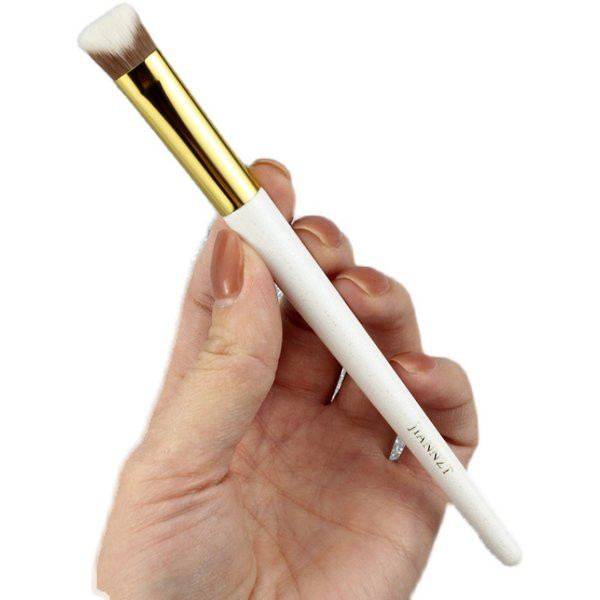 Pensula de machiaj din lemn - mai multe modele