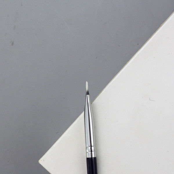 Četkica za obrve s dvije glave