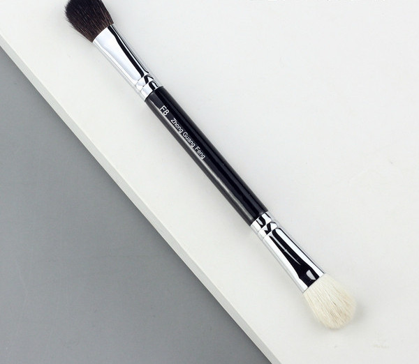 Διπλό πινέλο μακιγιάζ