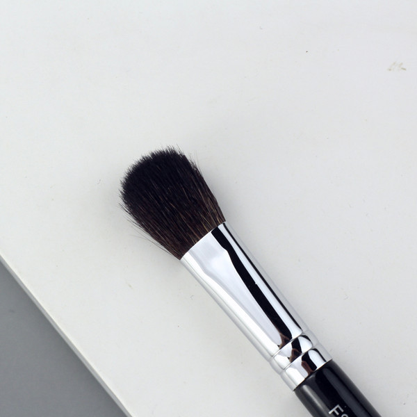 Διπλό πινέλο μακιγιάζ