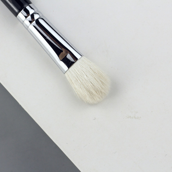 Διπλό πινέλο μακιγιάζ