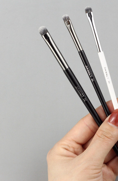 Bijeli kist za nanošenje sjena