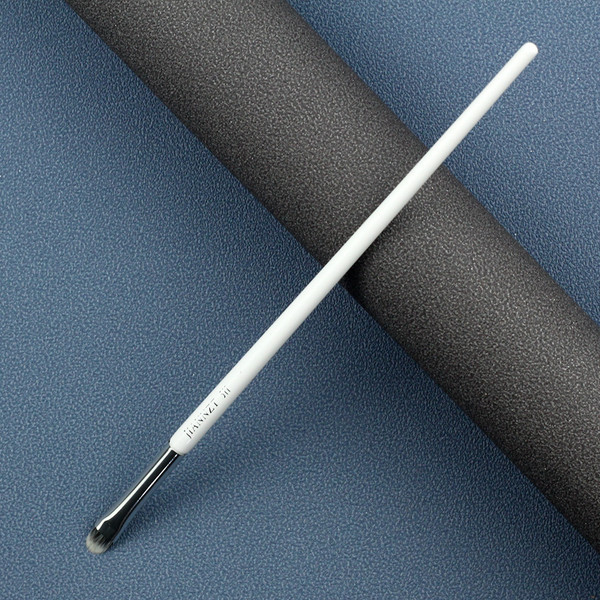 Bijeli kist za nanošenje sjena