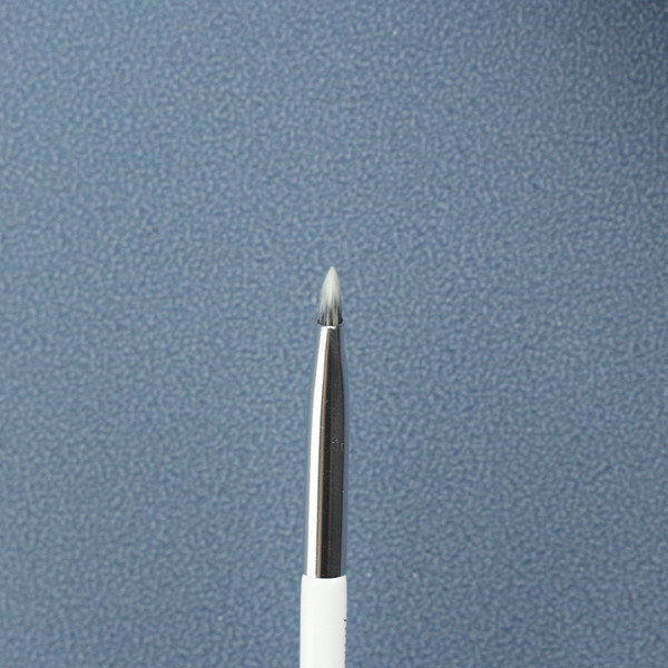 Bijeli kist za nanošenje sjena