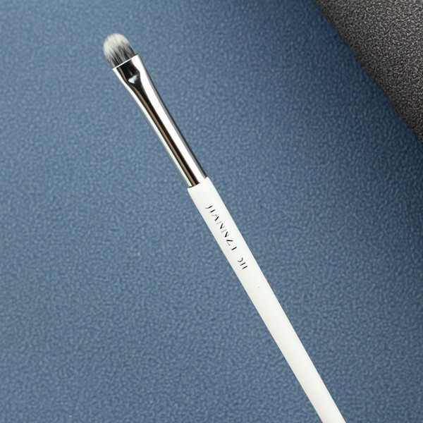 Bijeli kist za nanošenje sjena