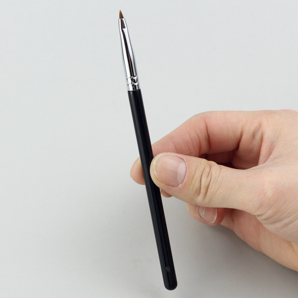 Četkica za jednostavno nanošenje eyelinera