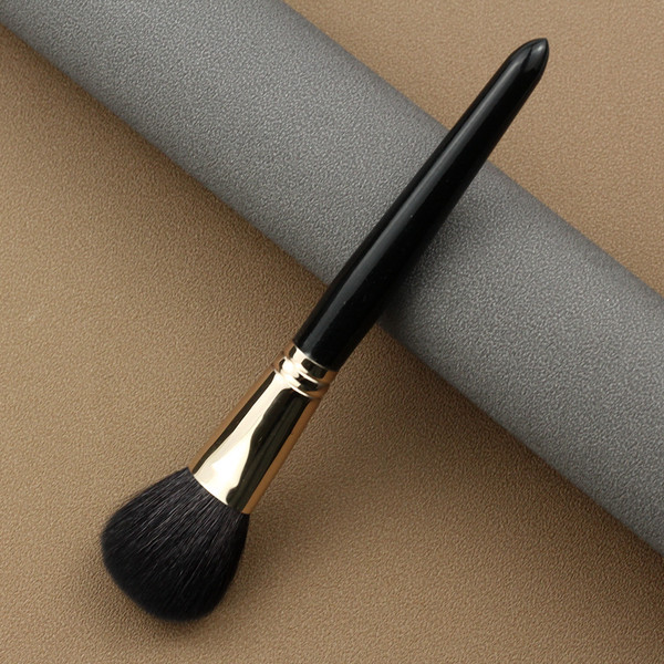 Kozmetikai sminkecset pirosítóhoz és púderhez