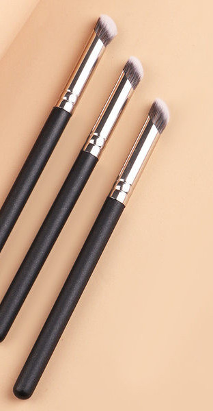 Četkica za korektor u crnoj boji