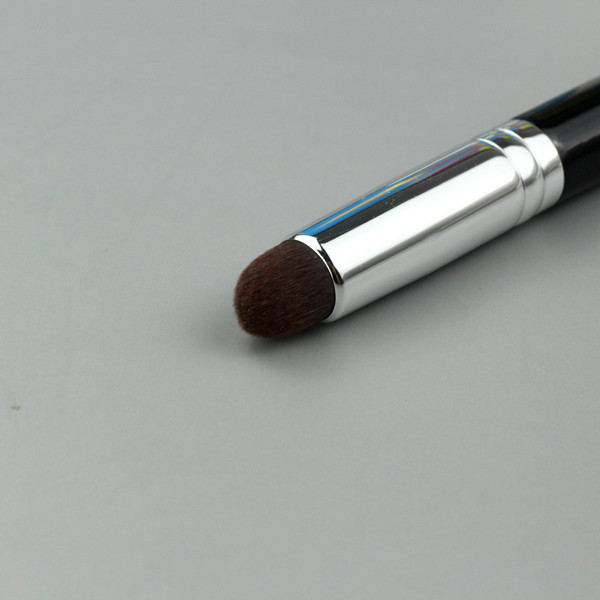 Četka s okruglom glavom za nanošenje korektora