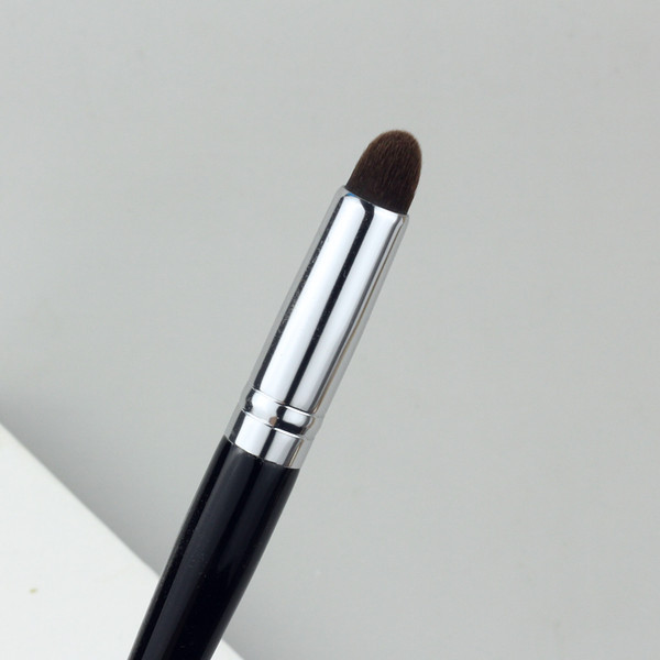 Četka s okruglom glavom za nanošenje korektora