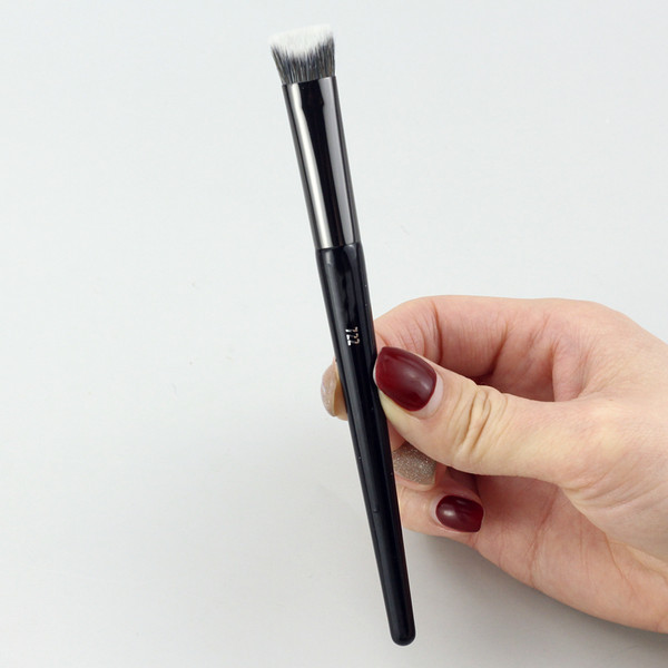 Πινέλο μακιγιάζ λοξότμητο