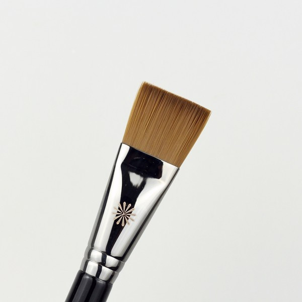 Plosnati kozmetički kist za nanošenje pudera