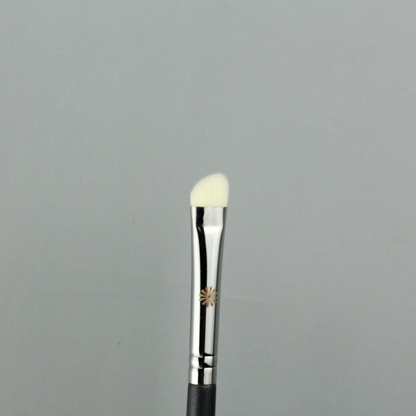 Slīpā acu ēnu otiņa