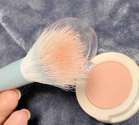 Komplektā 12 grima otiņas