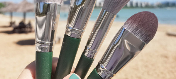 Σετ με 14 πινέλα μακιγιάζ με θήκη