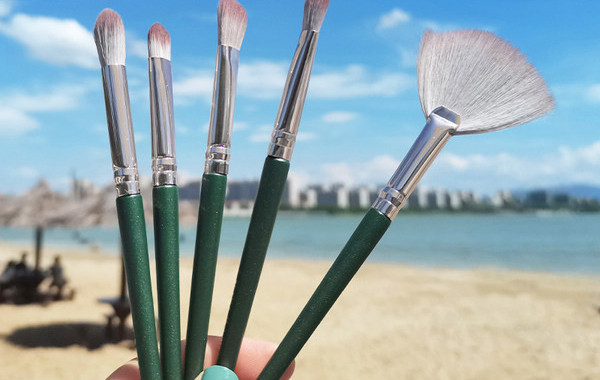 Σετ με 14 πινέλα μακιγιάζ με θήκη