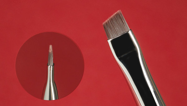 Fina četkica za nanošenje eyelinera ili šminke za obrve