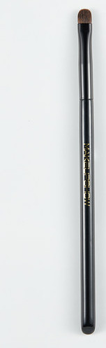 Pehme puidust käepidemega meigipintsel – varjude pealekandmiseks