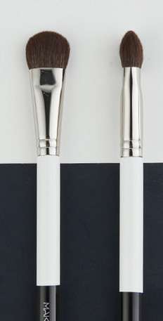 Perie cu cap plat pentru conturare