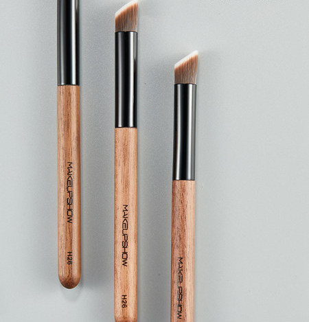 Πινέλο κονσίλερ με λοξότμητη κοπή