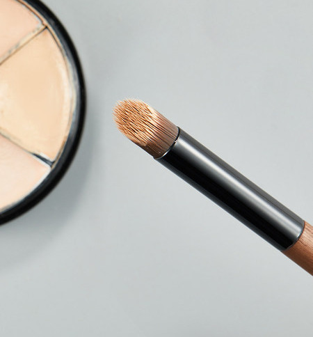 Πινέλο κονσίλερ με λοξότμητη κοπή