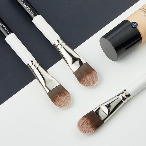 Četkica za jednostavno nanošenje podloge