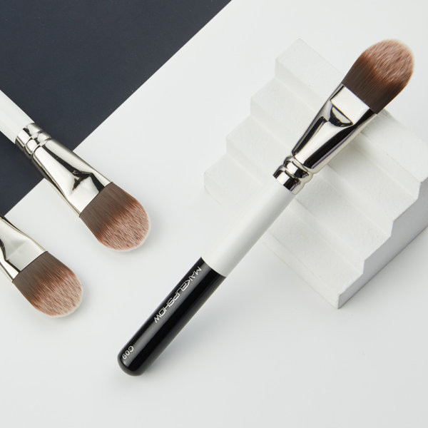 Četkica za jednostavno nanošenje podloge