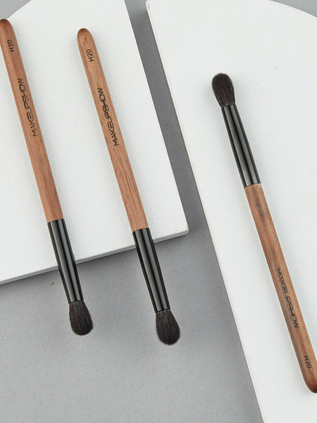 Plosnati kozmetički kist za nanošenje sjena