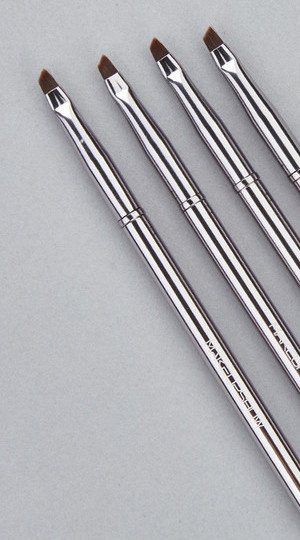 Naujo modelio šepetys su nuožulnia galvute