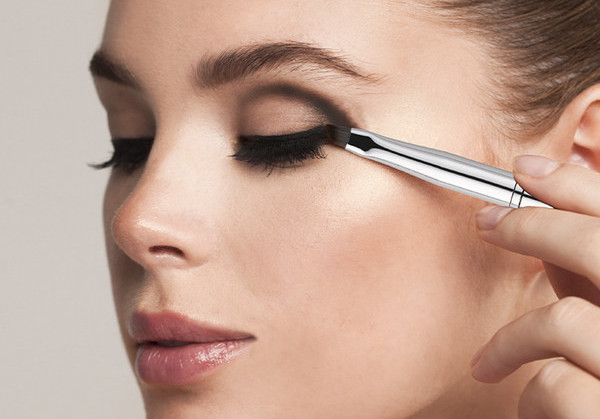 Naujo modelio šepetys su nuožulnia galvute