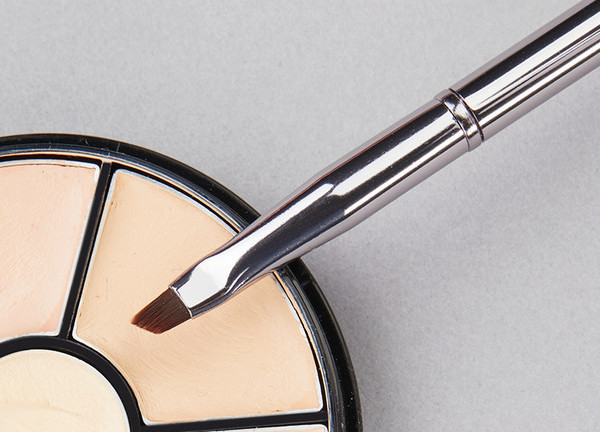 Naujo modelio šepetys su nuožulnia galvute