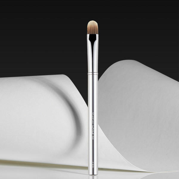 Plosnati kist za nanošenje korektora